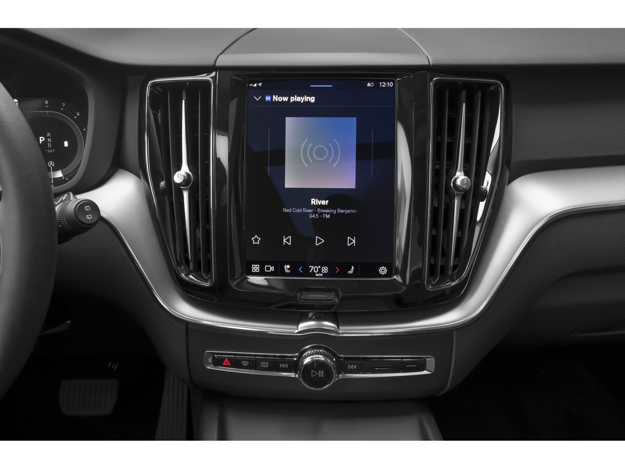 2024 Volvo XC60 Plus Dark Theme