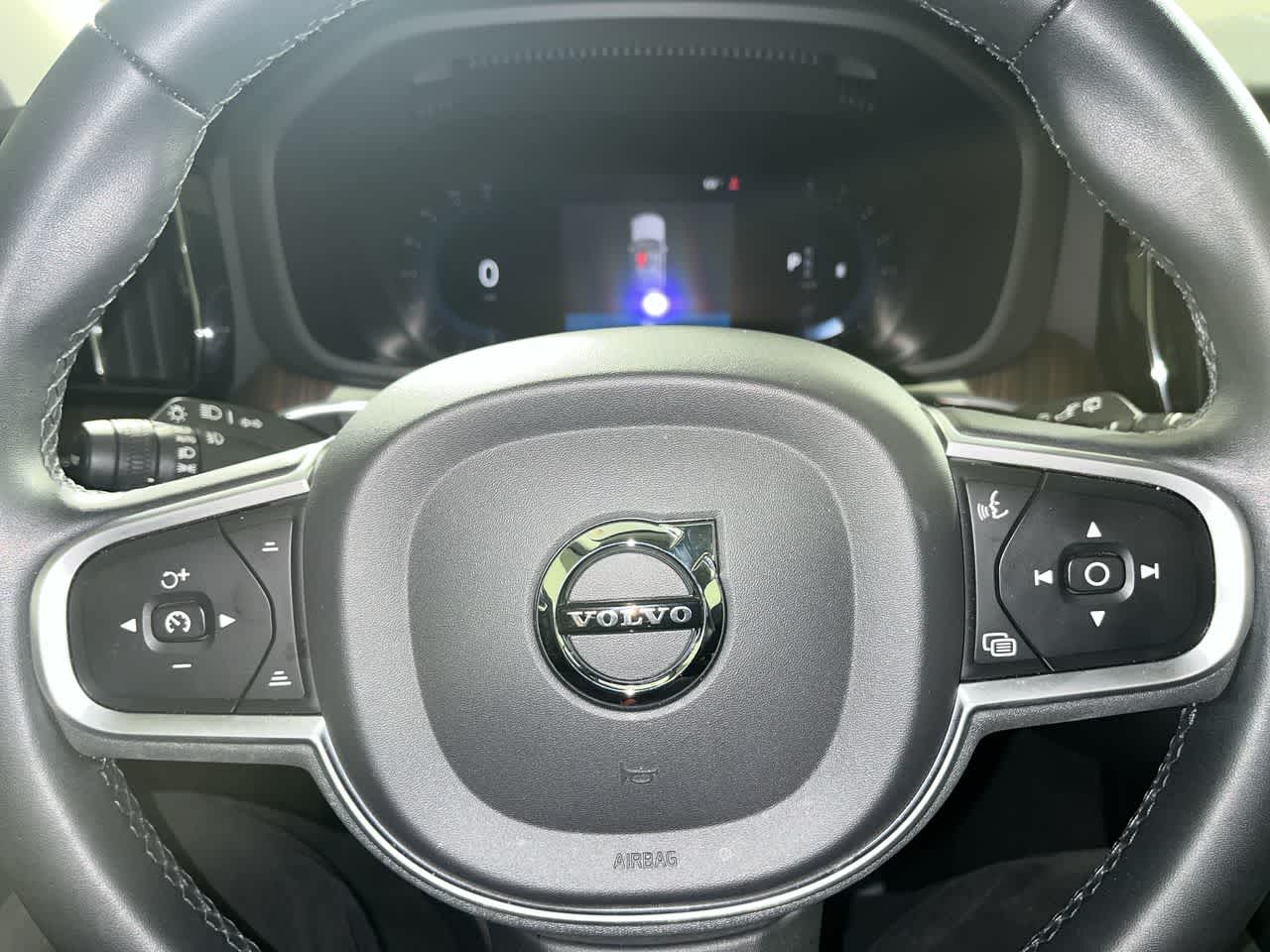 2022 Volvo XC60 Momentum