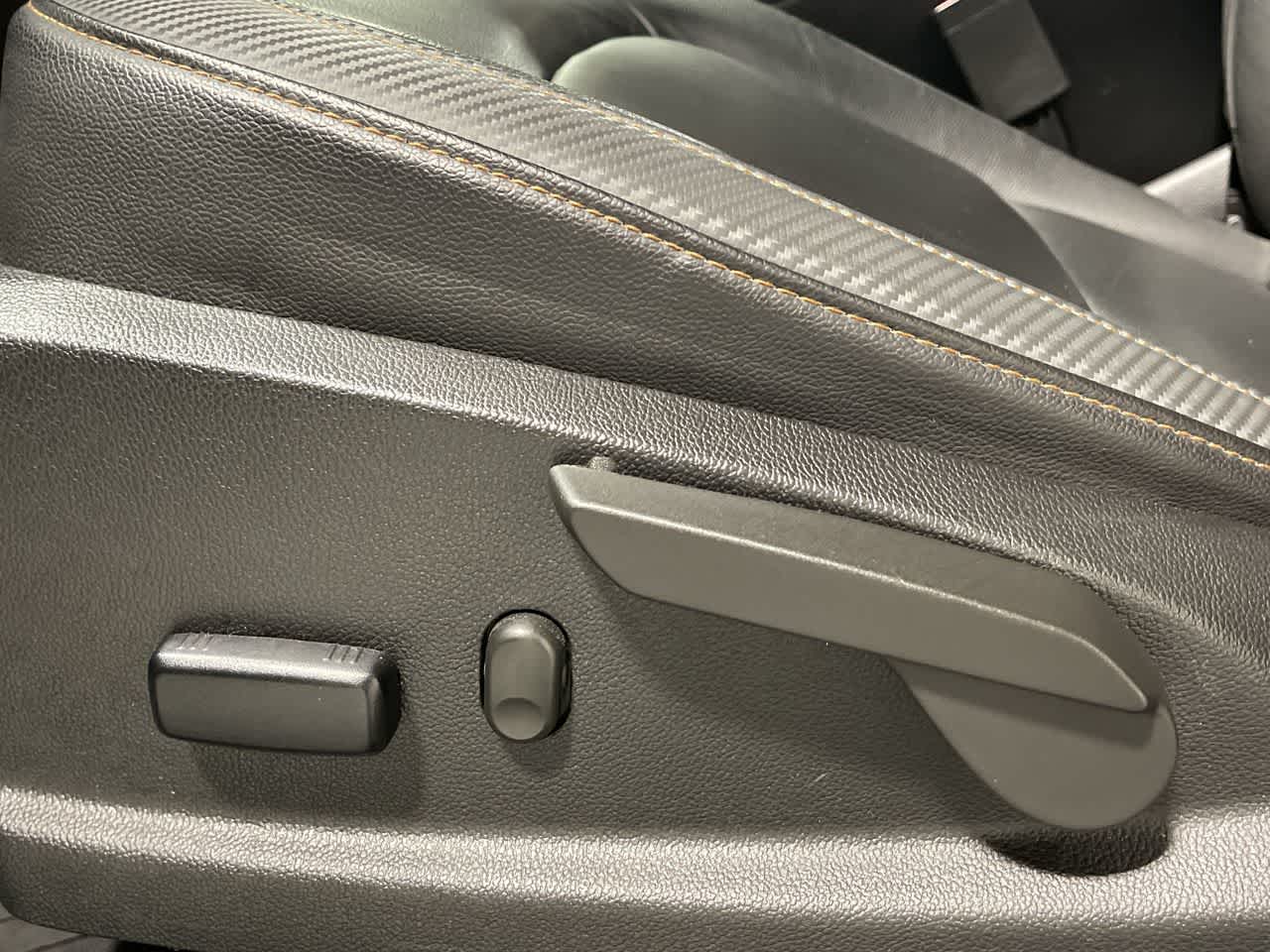 2022 GMC Canyon 4WD AT4 w/Leather