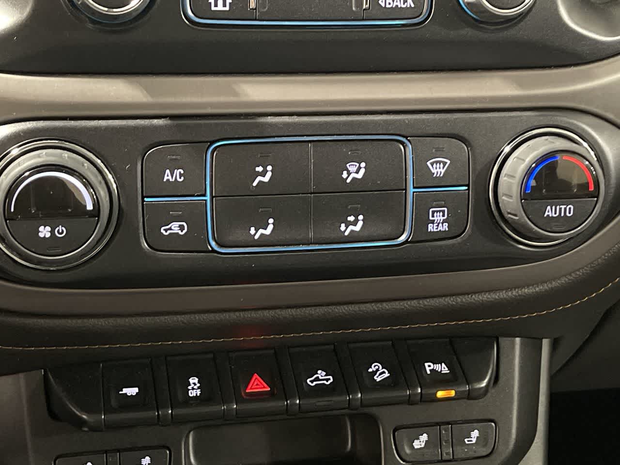 2022 GMC Canyon 4WD AT4 w/Leather