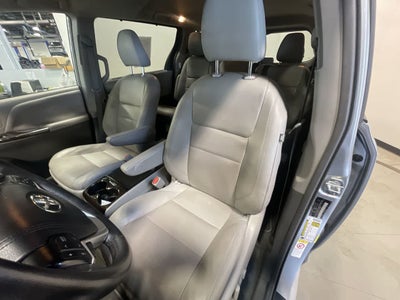 2019 Toyota Sienna XLE