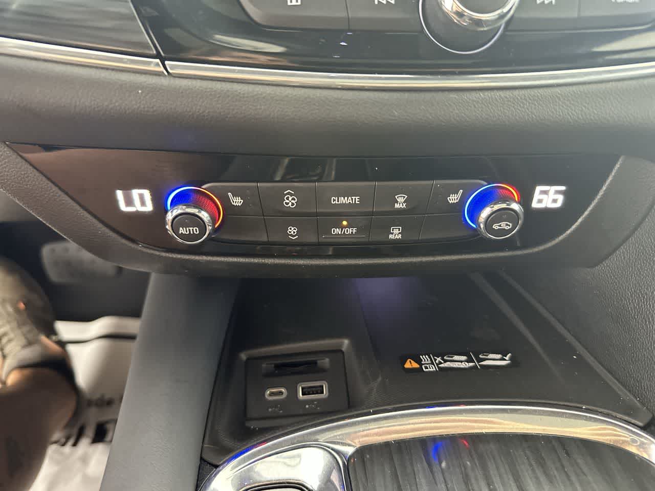 2023 Buick Enclave Essence
