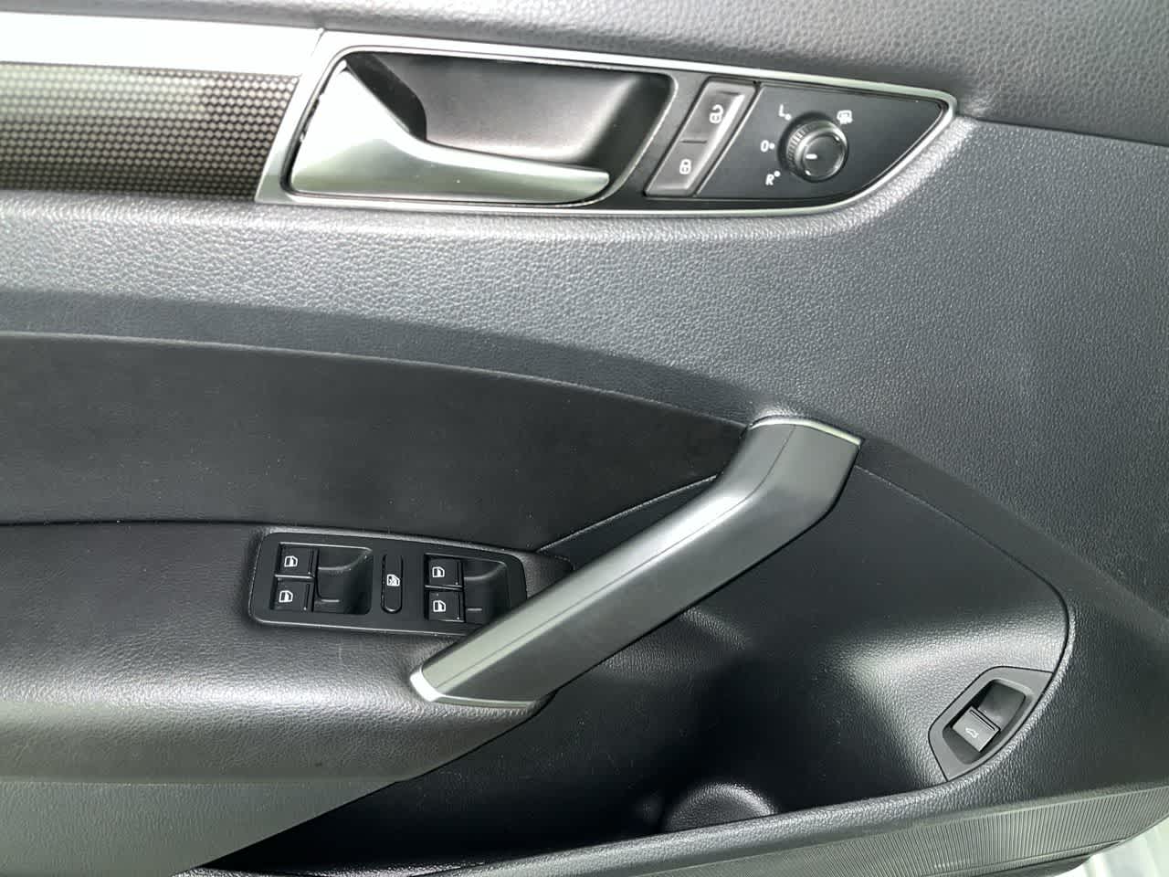 2019 Volkswagen Passat 2.0T SE R-Line