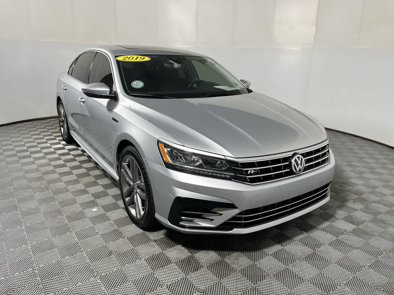 2019 Volkswagen Passat 2.0T SE R-Line