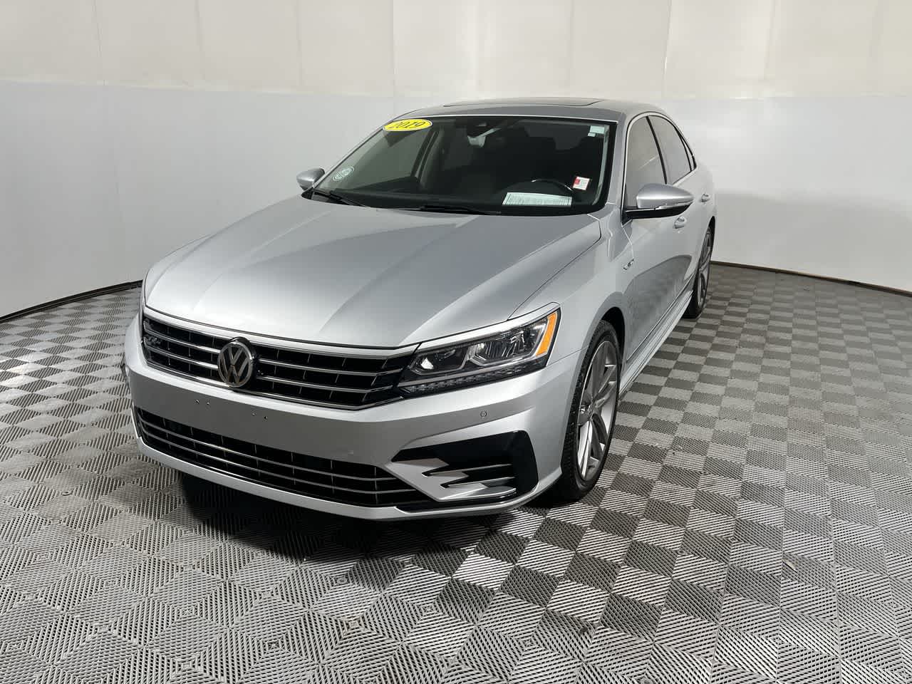 2019 Volkswagen Passat 2.0T SE R-Line