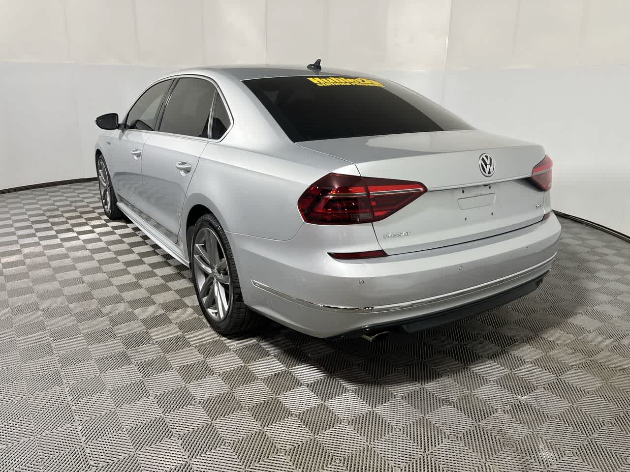 2019 Volkswagen Passat 2.0T SE R-Line