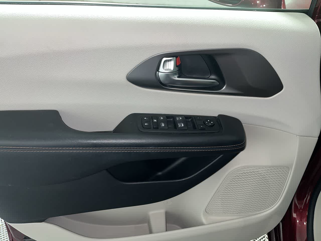 2020 Chrysler Pacifica Touring