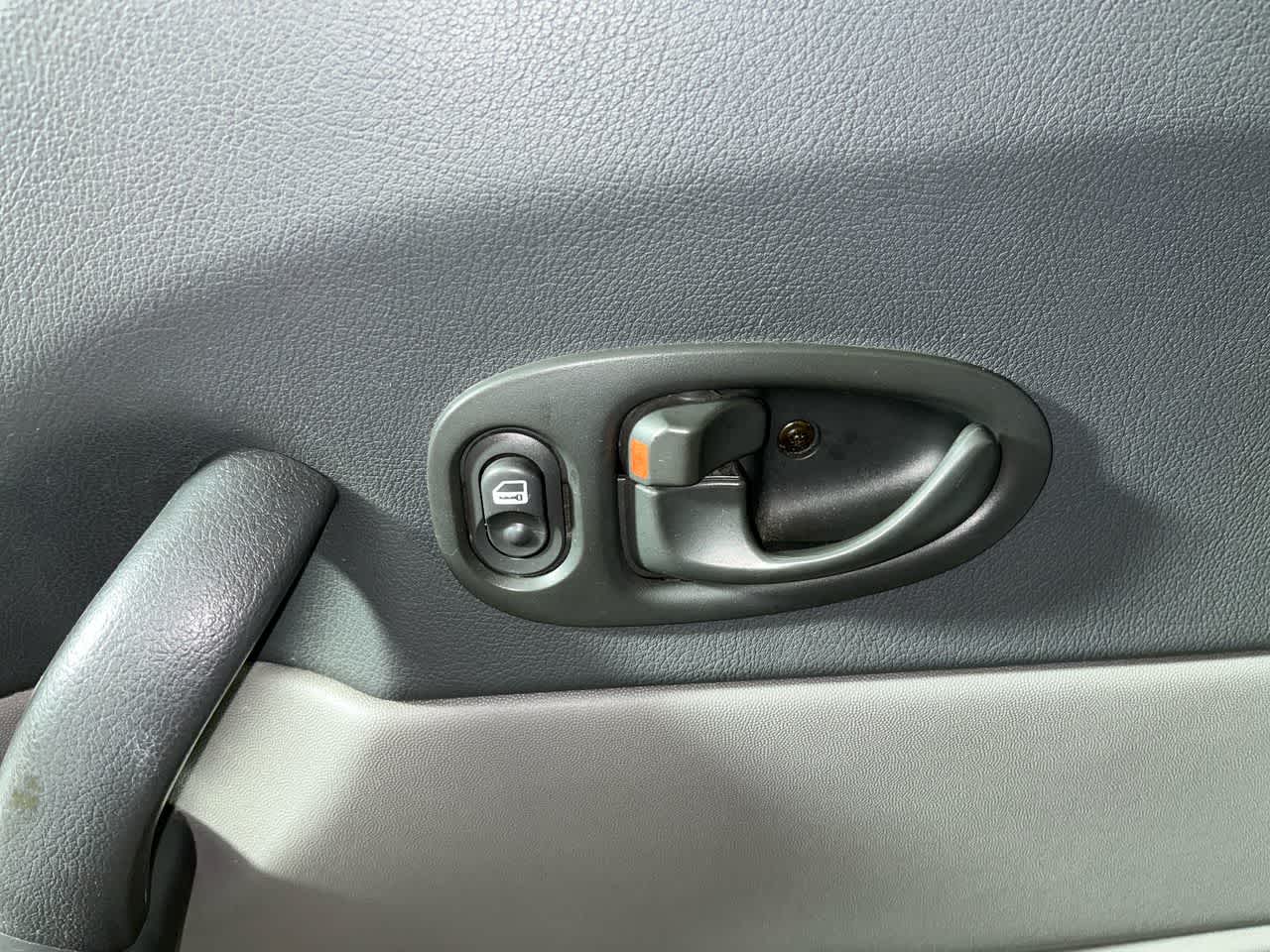 2003 Saturn Vue Base