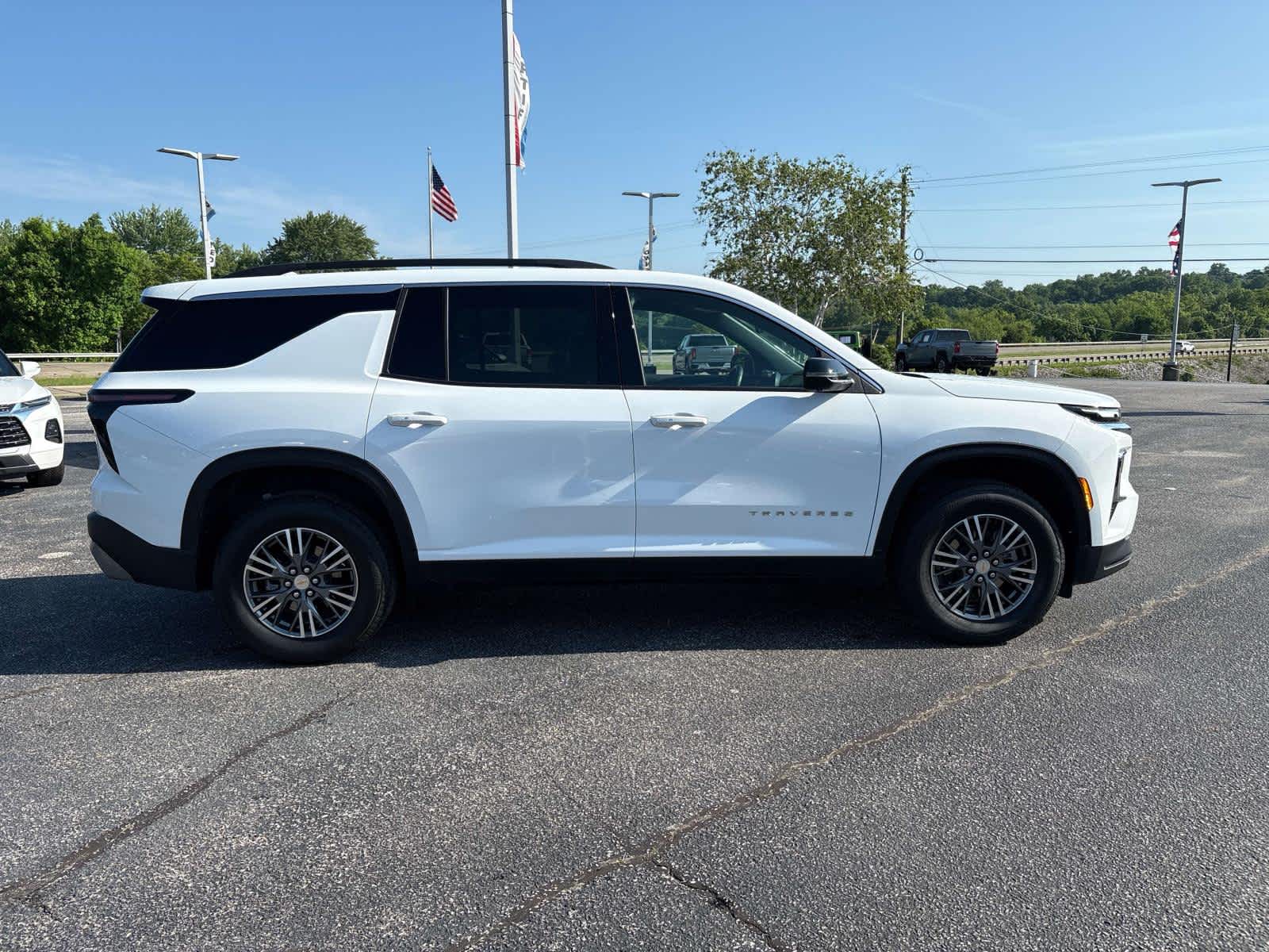 2024 Chevrolet Traverse LT