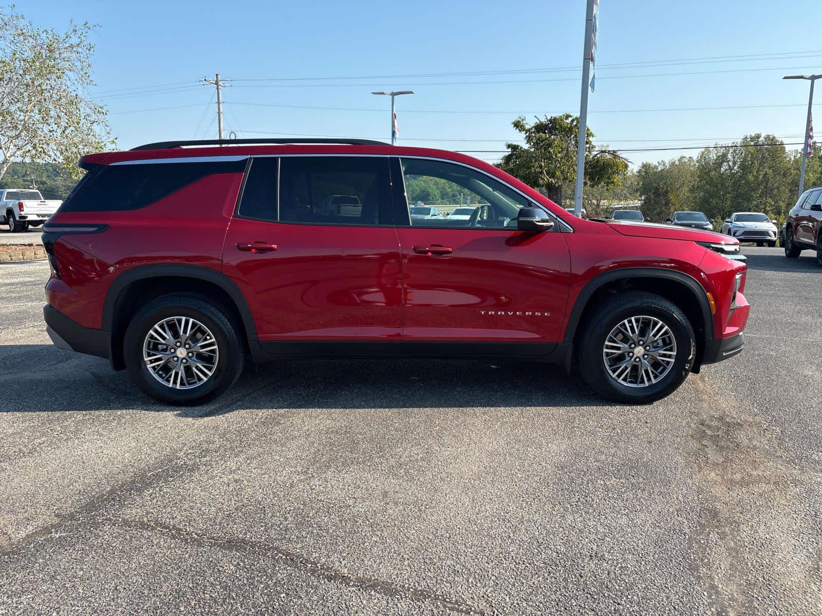 2025 Chevrolet Traverse LT