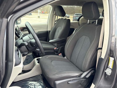 2020 Chrysler Voyager L