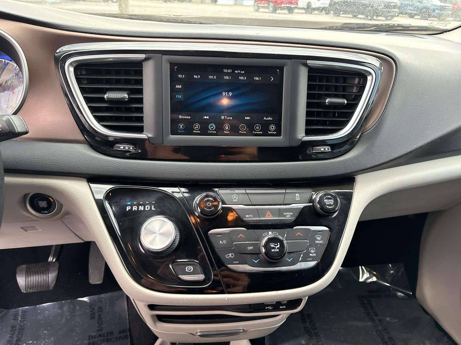 2020 Chrysler Voyager L