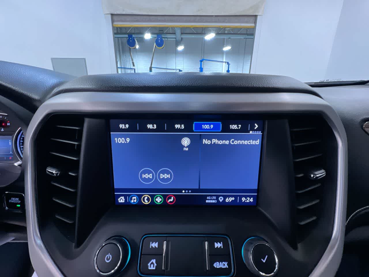 2023 GMC Acadia SLE