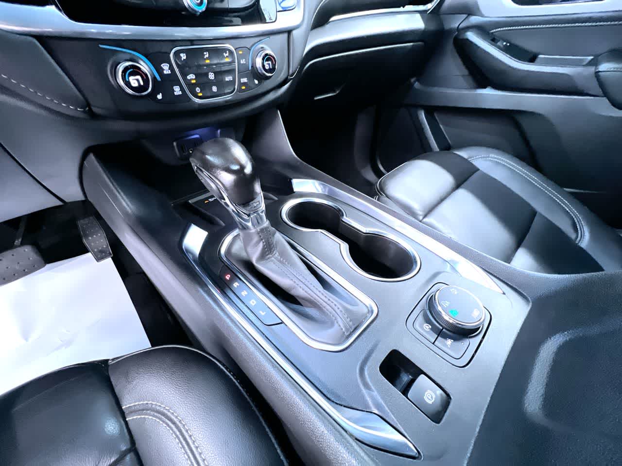 2022 Chevrolet Traverse LT Leather