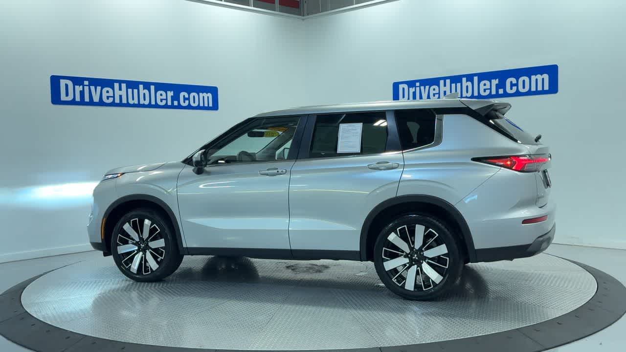 2025 Mitsubishi Outlander SE