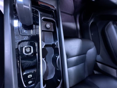 2023 Volvo XC60 Plus Dark Theme