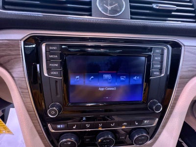 2016 Volkswagen Passat 1.8T SE