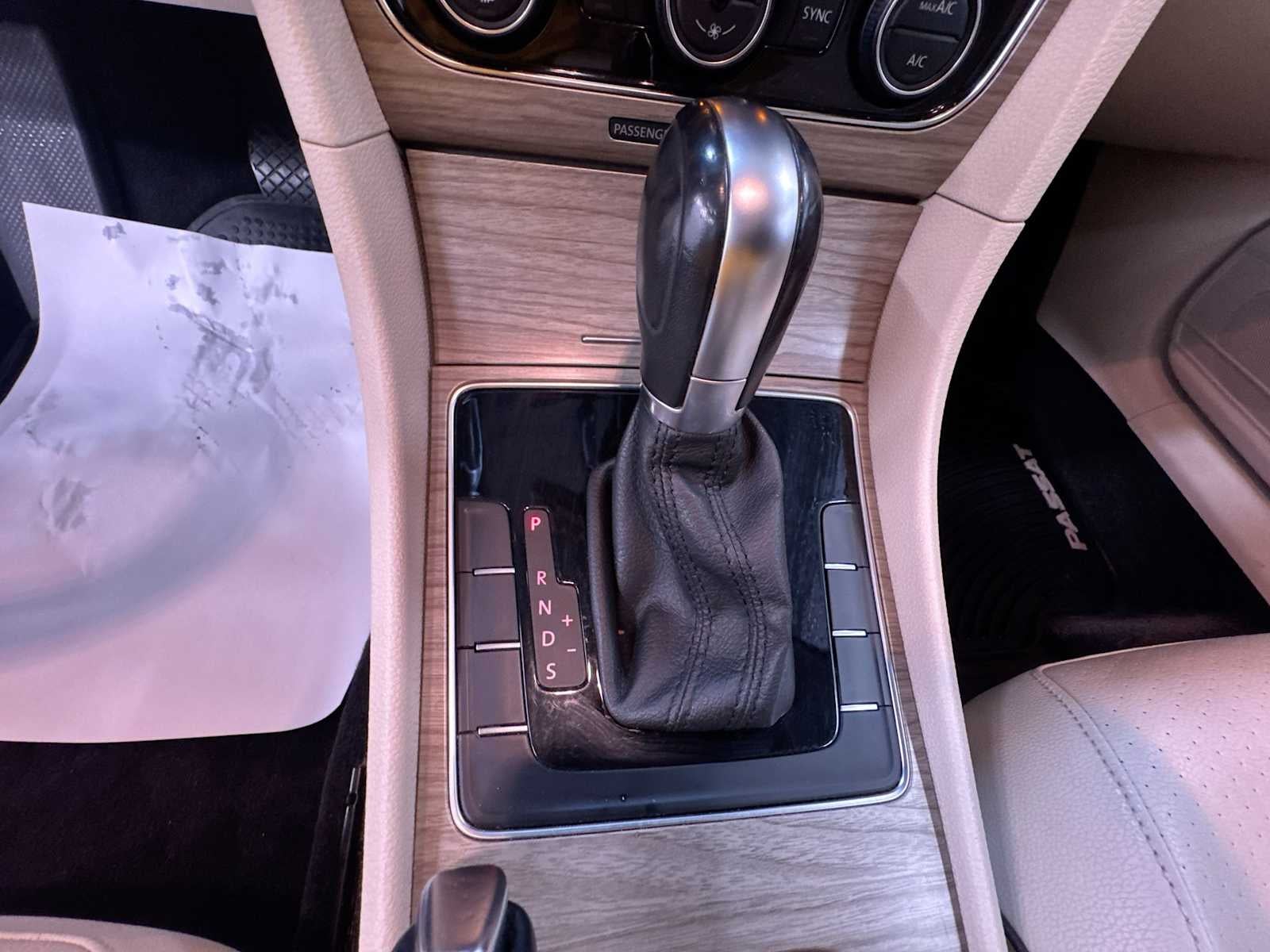 2016 Volkswagen Passat 1.8T SE