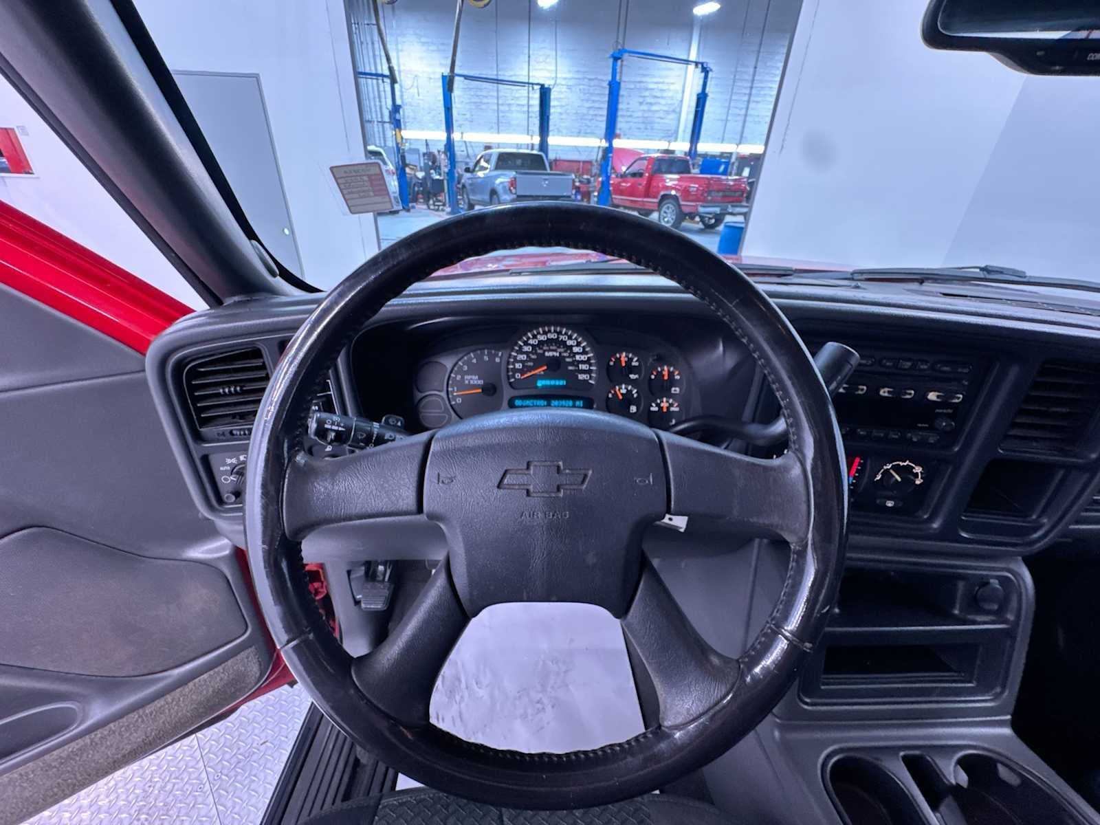 2004 Chevrolet Avalanche 1500 5dr Crew Cab 130" WB 4WD