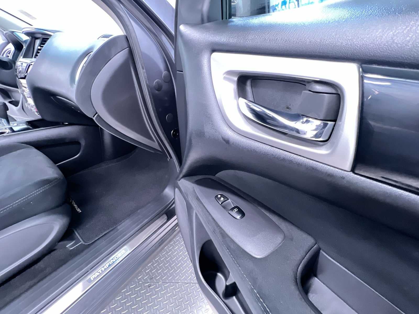 2014 Nissan Pathfinder SV