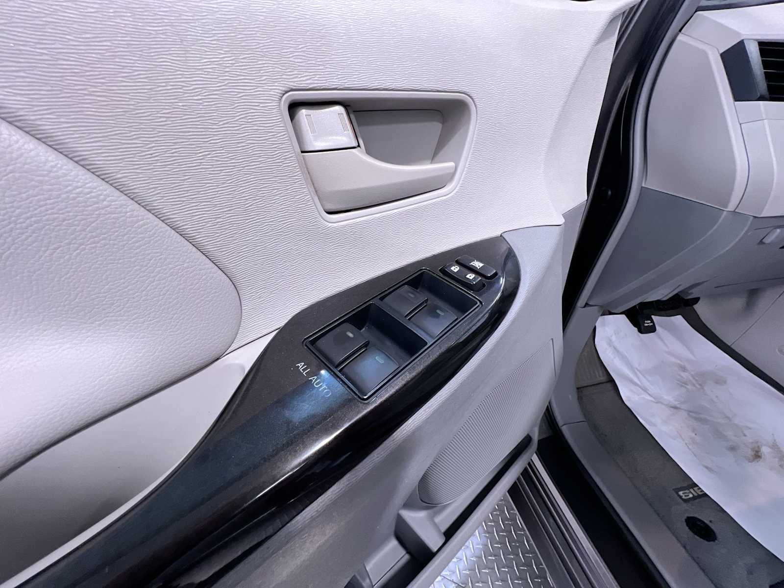 2013 Toyota Sienna LE