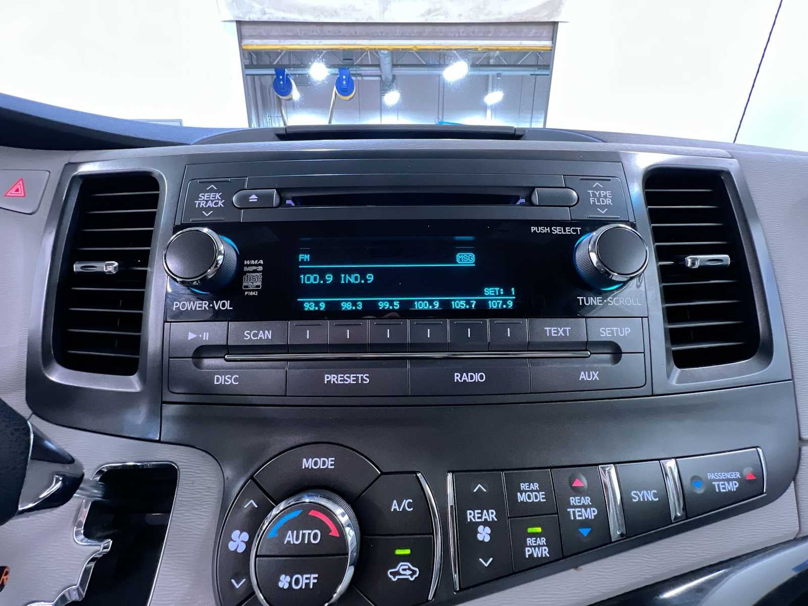 2013 Toyota Sienna LE