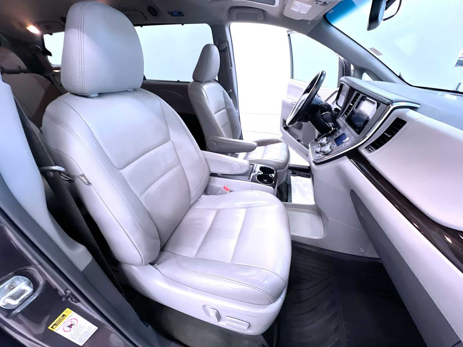 2017 Toyota Sienna XLE