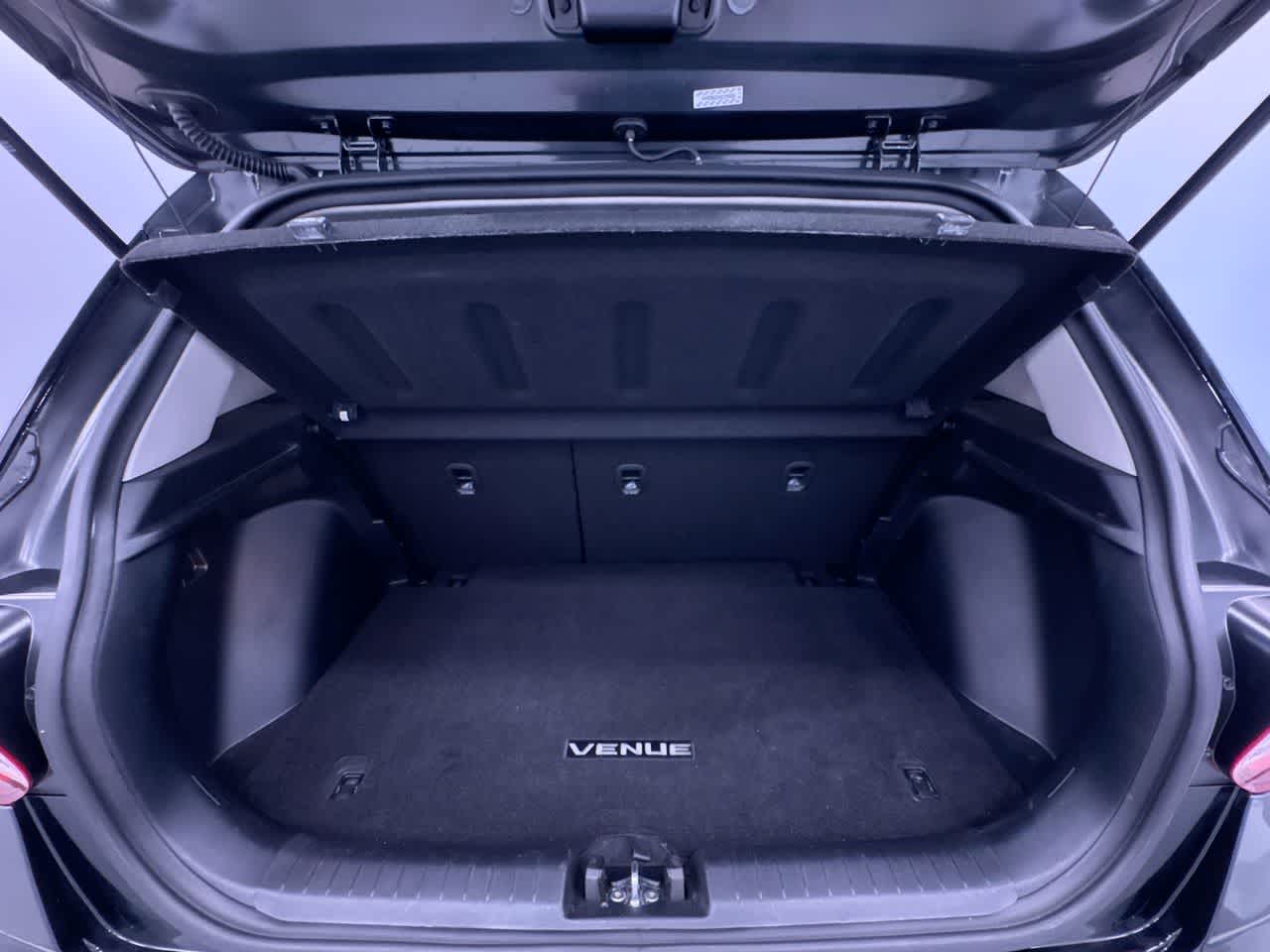 2022 Hyundai Venue SE