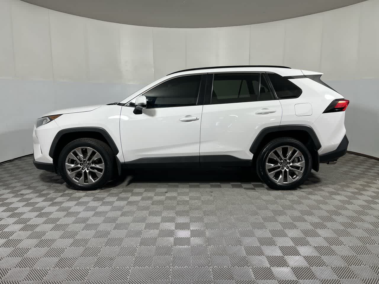 2019 Toyota RAV4 XLE Premium