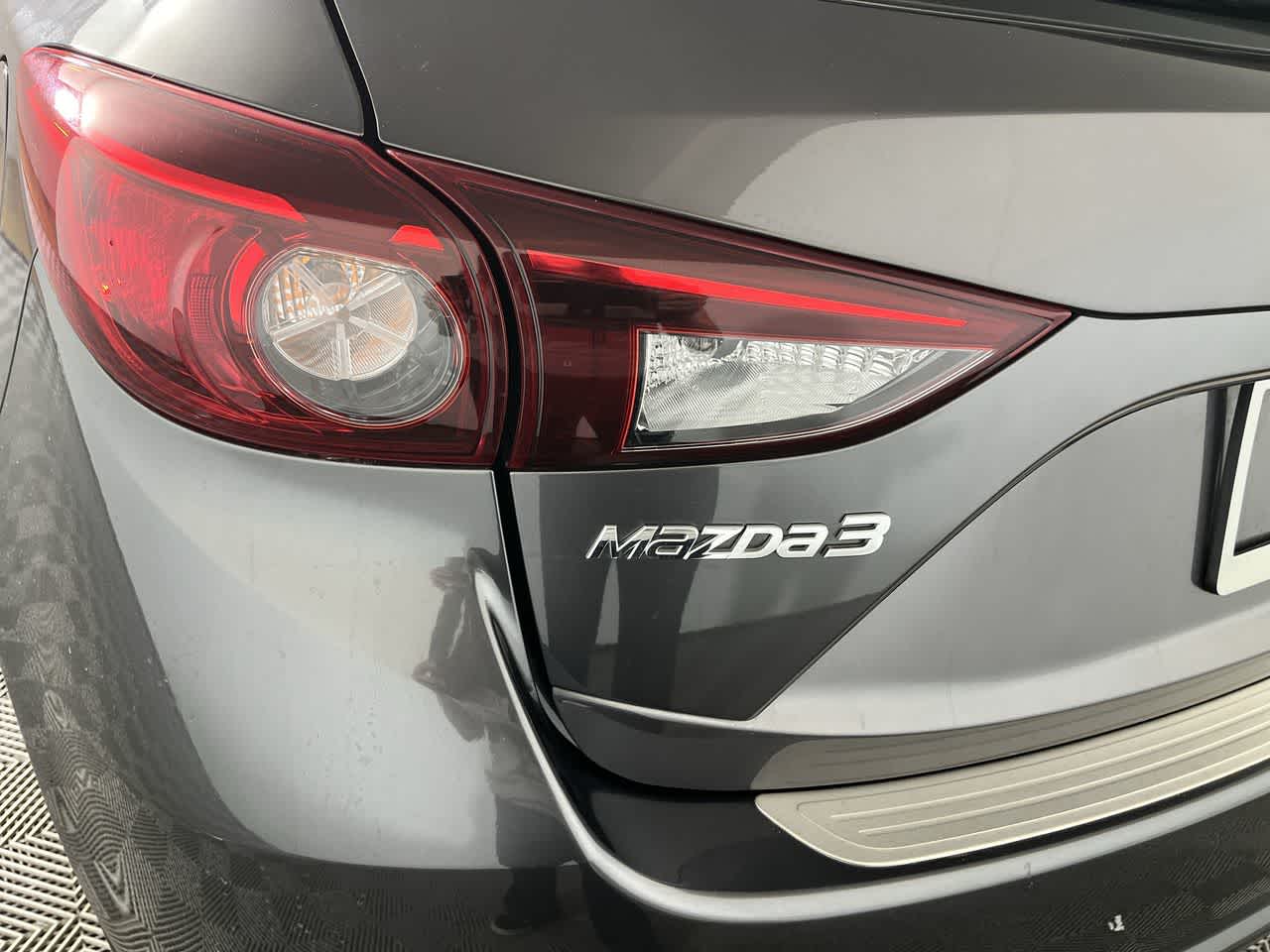 2018 Mazda Mazda3 5-Door Touring