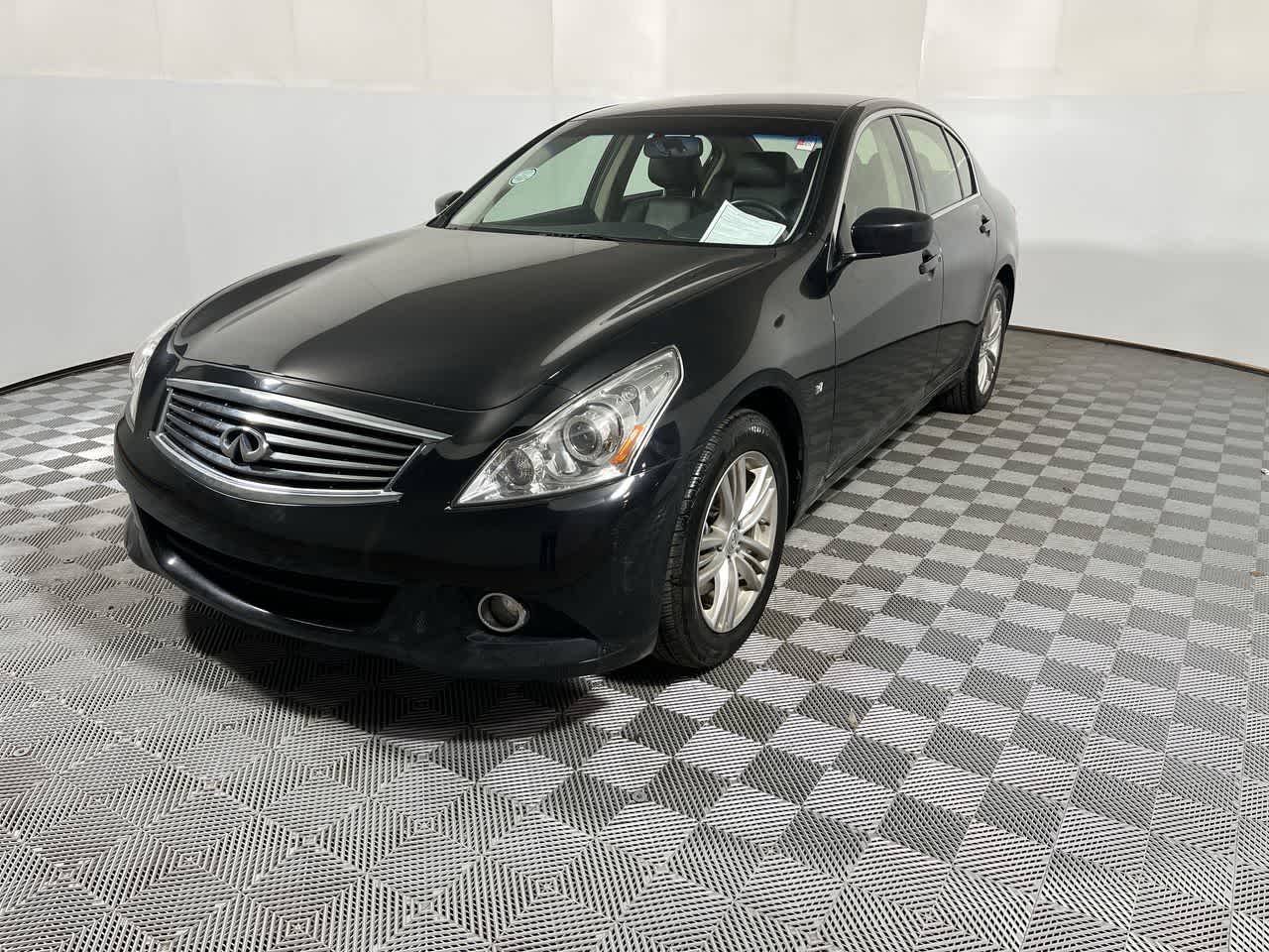 2015 INFINITI Q40 4dr Sdn AWD