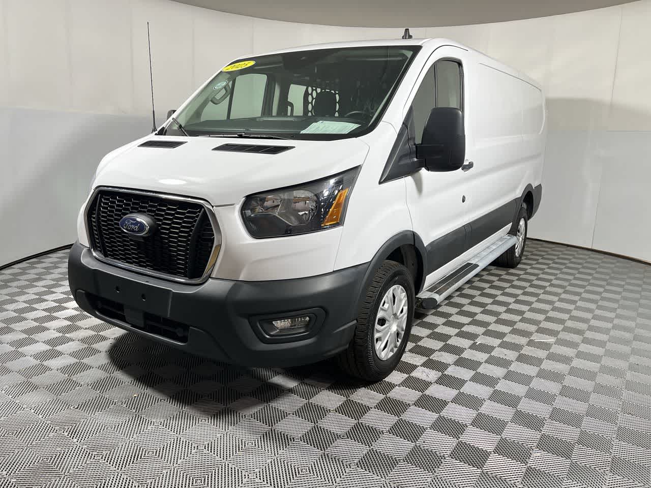 2025 Ford Transit Cargo Van T-250 130" Low Rf 9070 GVWR RWD
