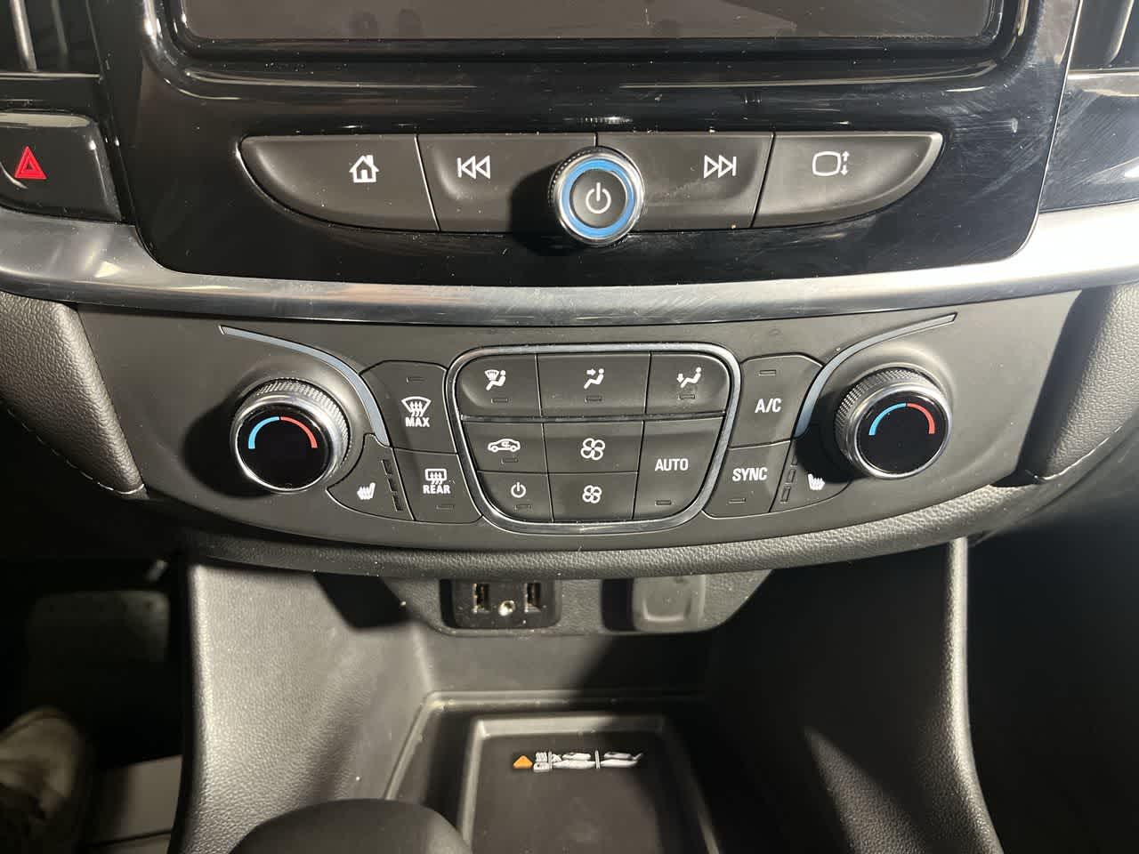 2022 Chevrolet Traverse LT Cloth