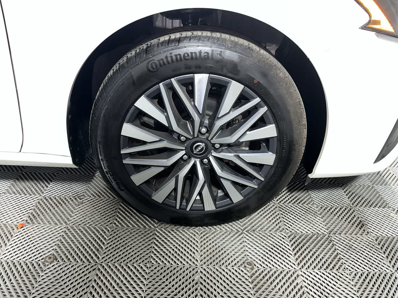 2023 Nissan Altima SV - Photo 10