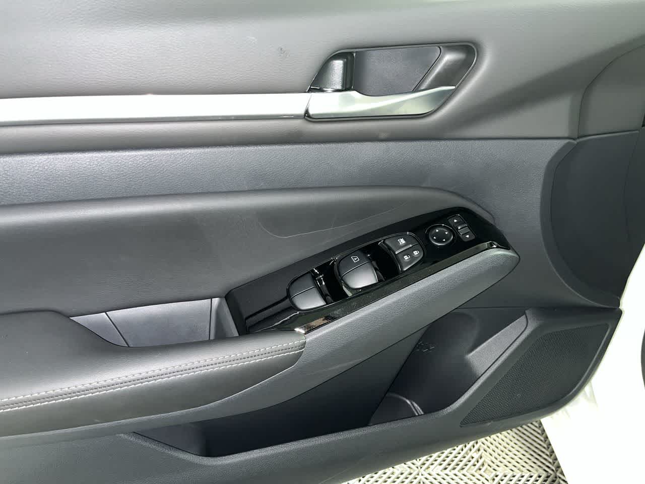 2023 Nissan Altima SV - Photo 13