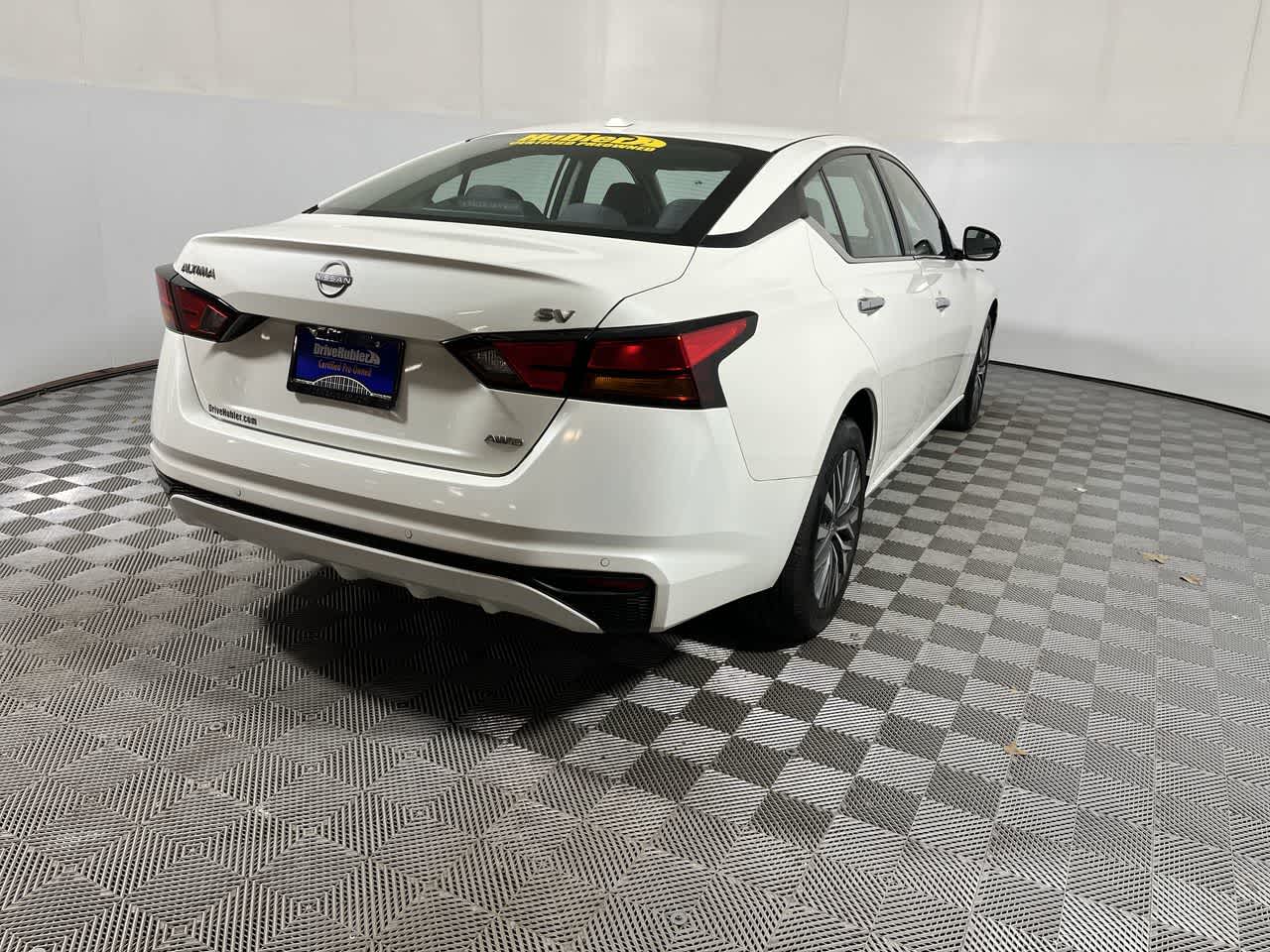 2023 Nissan Altima SV - Photo 8