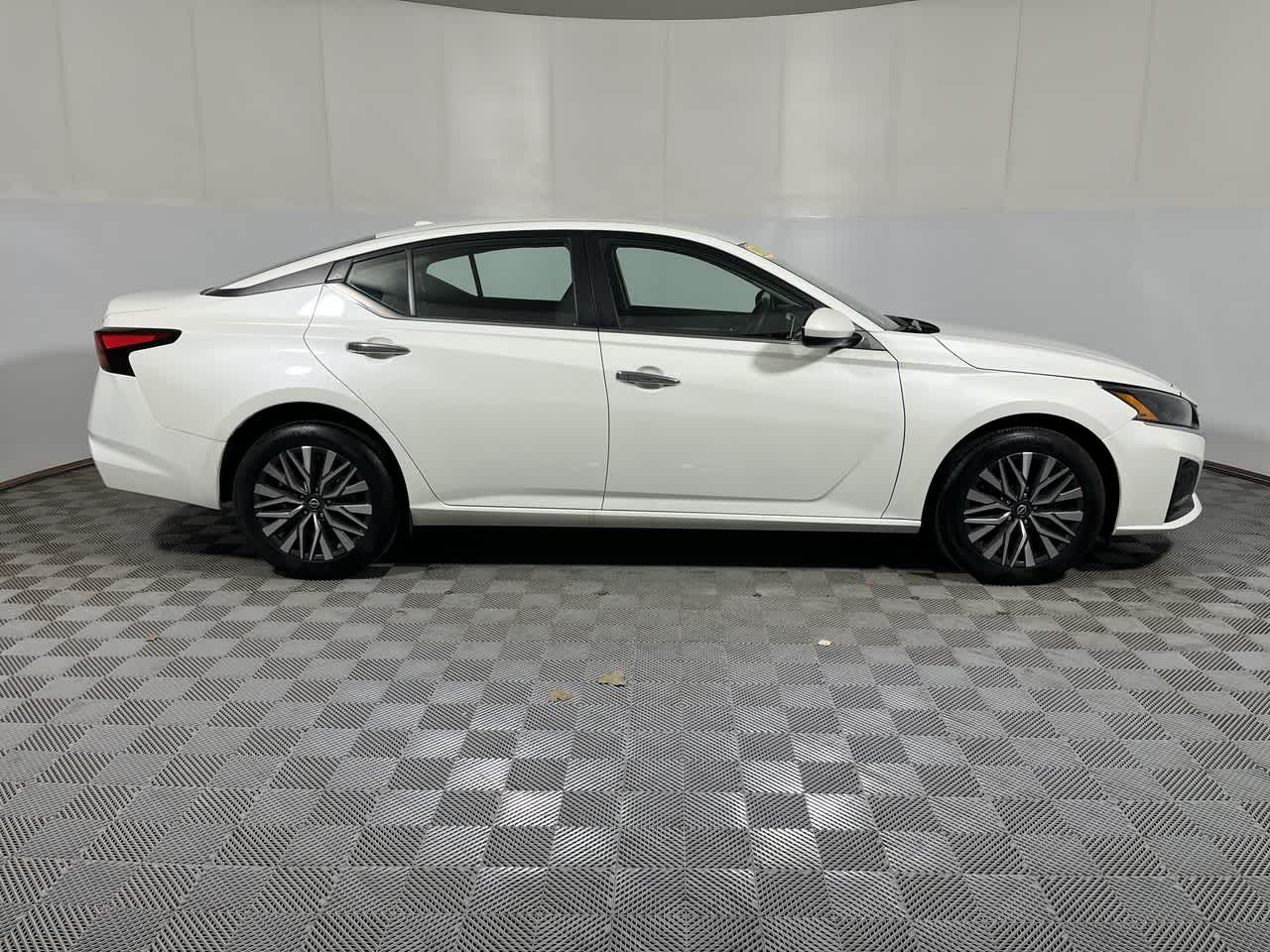 2023 Nissan Altima SV - Photo 9