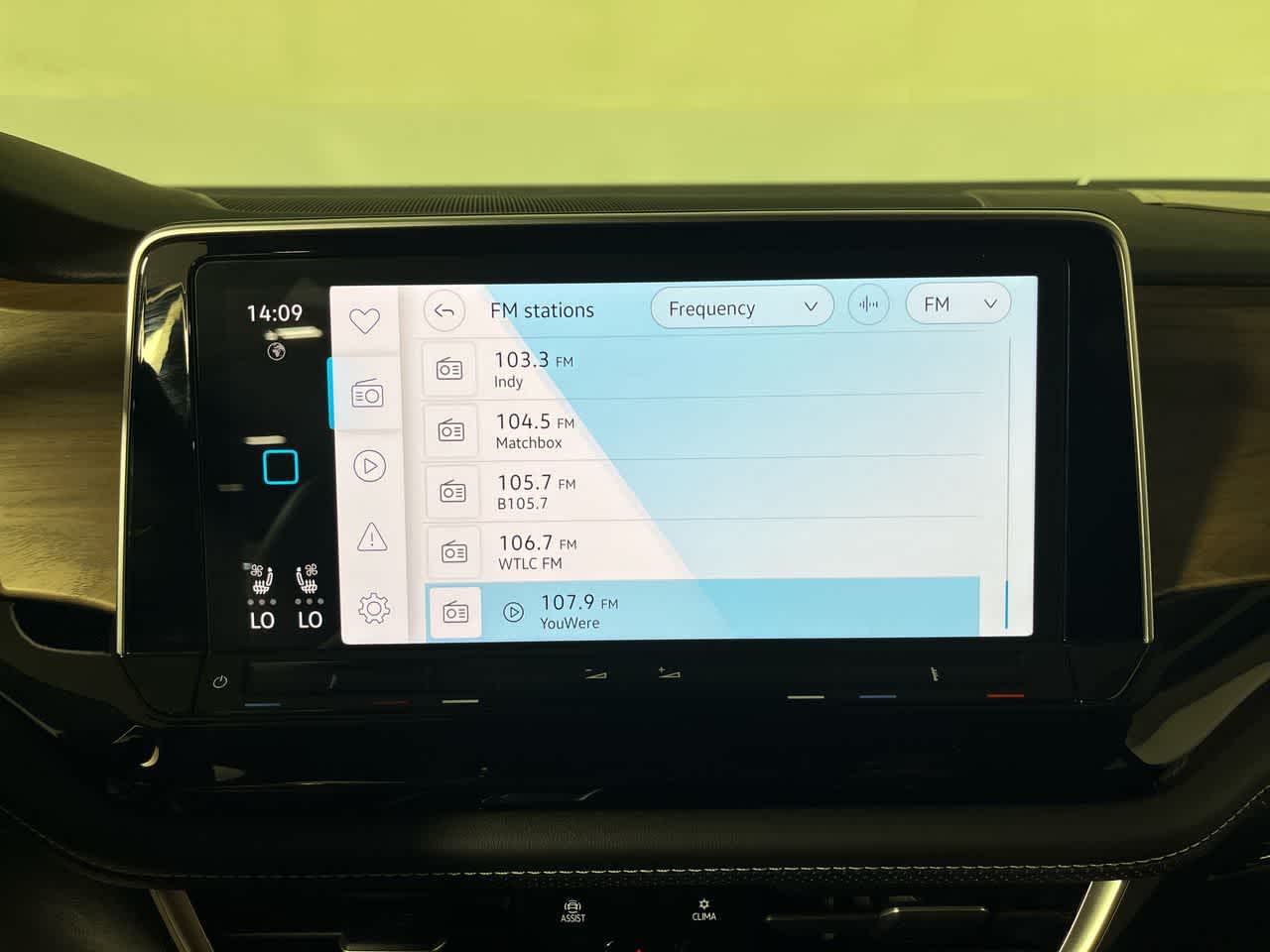 2024 Volkswagen Atlas 2.0T SE w/Technology