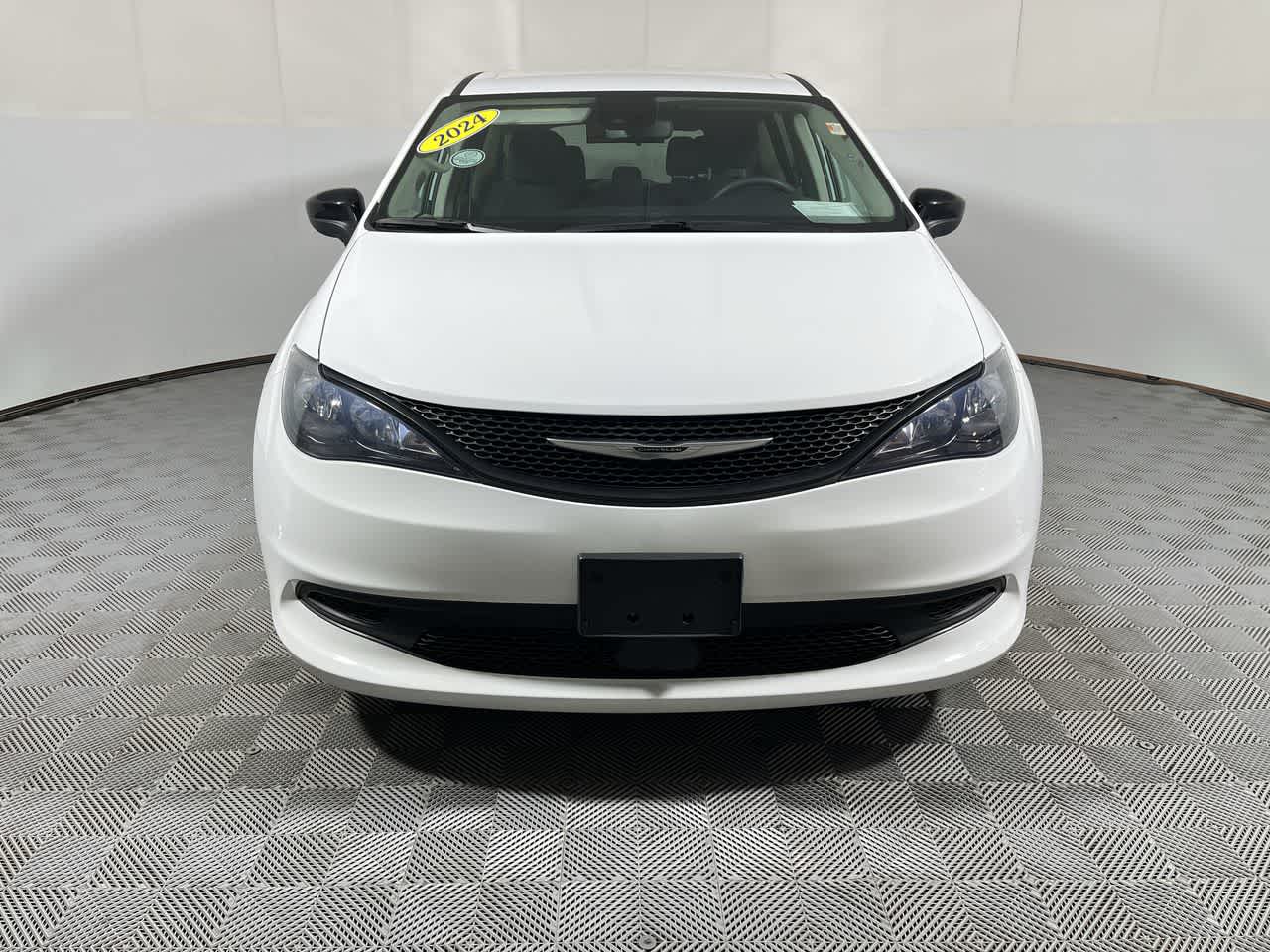 2024 Chrysler Voyager LX