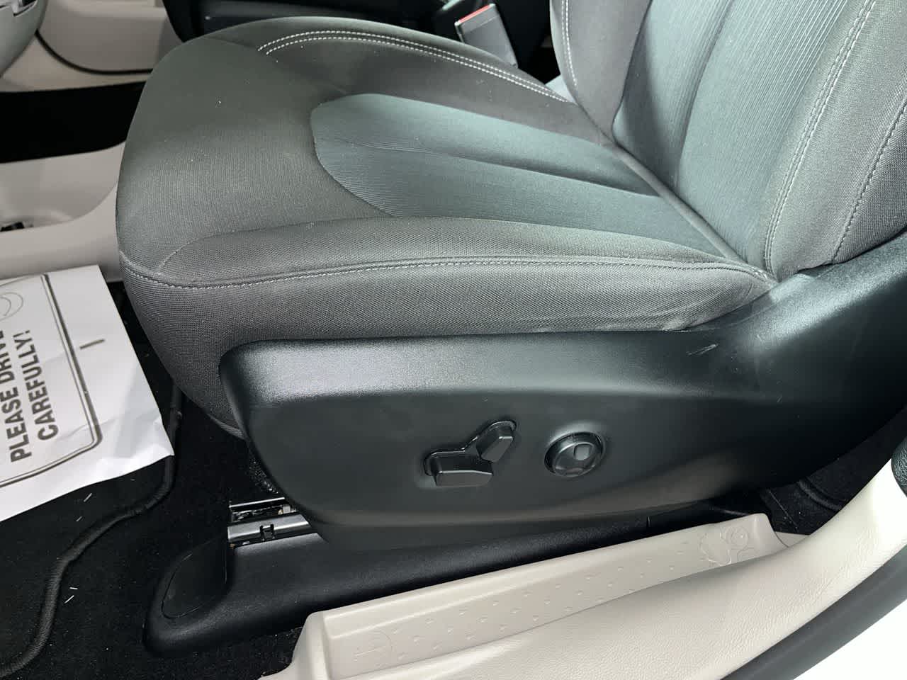 2024 Chrysler Voyager LX