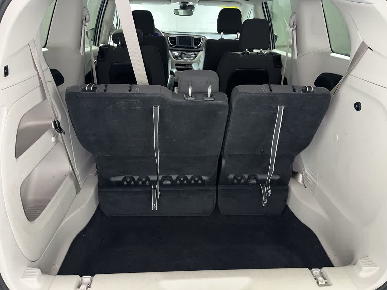 2024 Chrysler Voyager LX