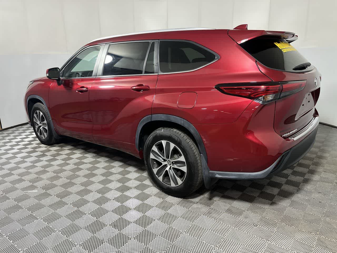 2023 Toyota Highlander XLE - Photo 6