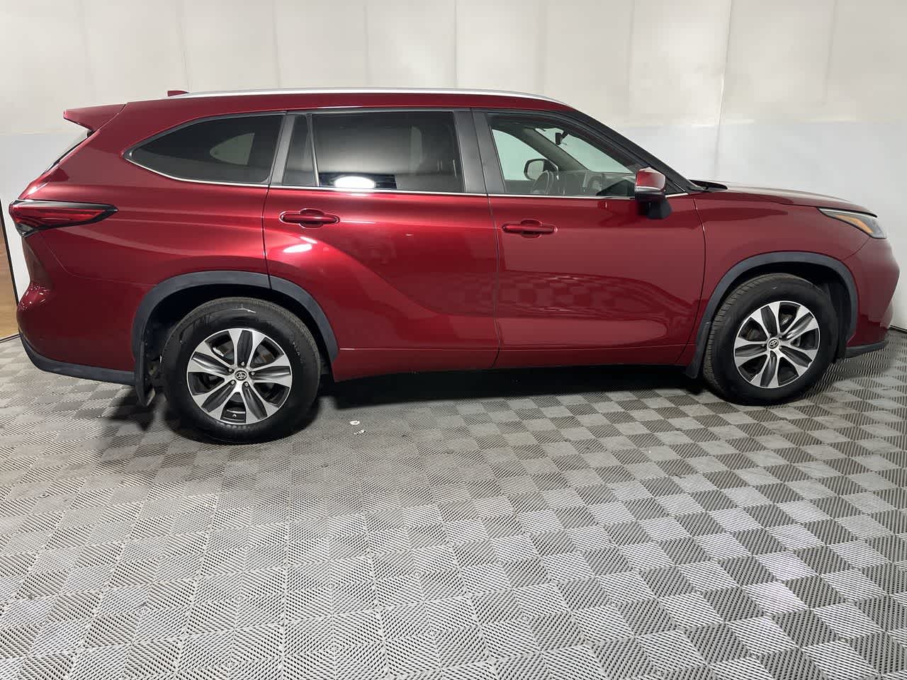 2023 Toyota Highlander XLE - Photo 9
