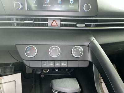 2025 Hyundai Elantra SE