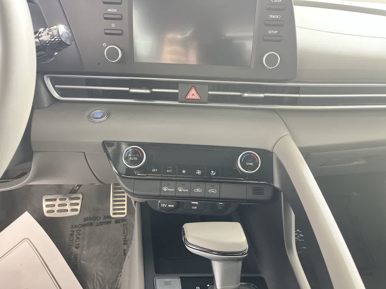 2025 Hyundai Elantra SEL - Photo 20