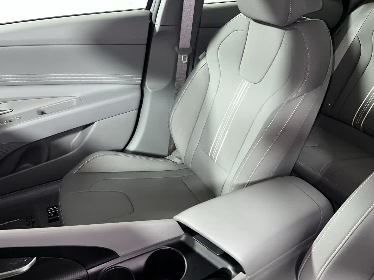 2025 Hyundai Elantra SEL - Photo 25