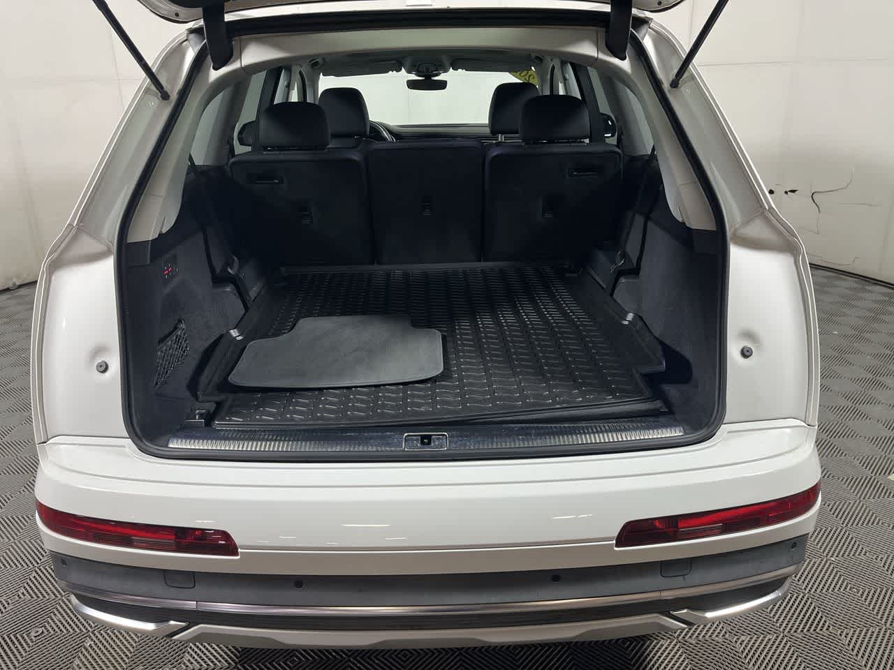 2023 Audi Q7 Premium