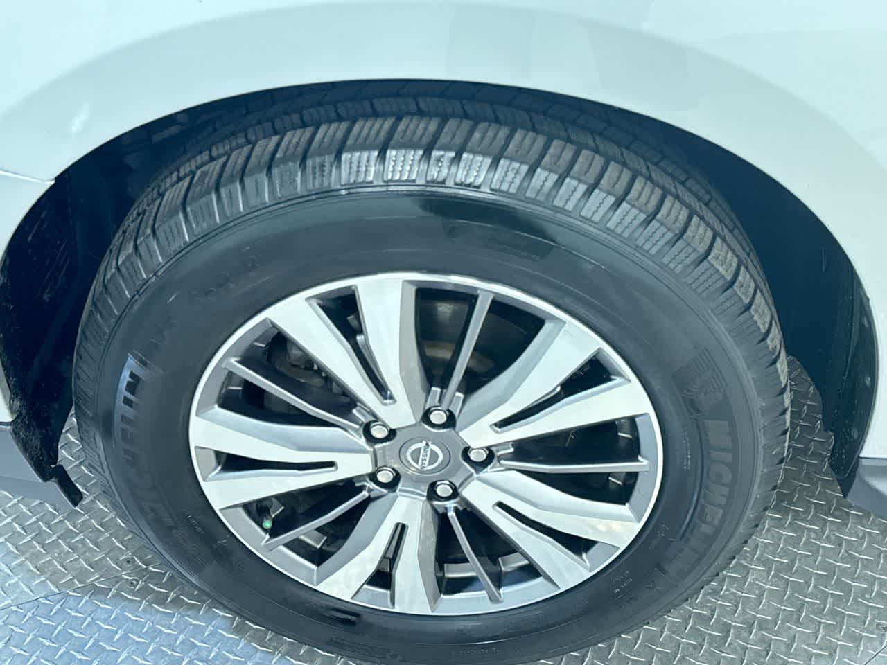 2019 Nissan Pathfinder SL