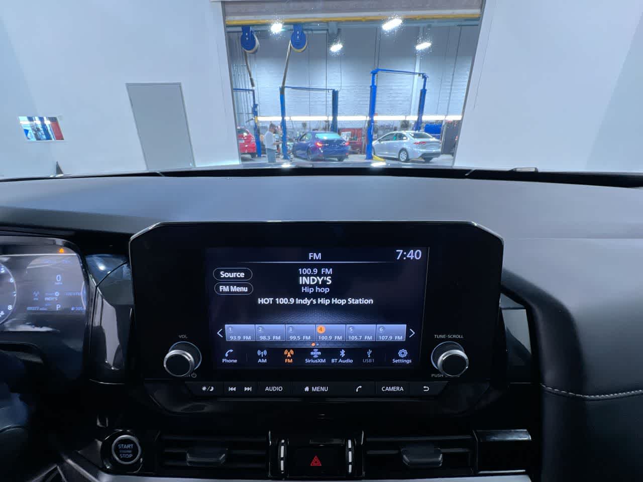 2023 Nissan Pathfinder SV