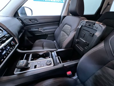 2023 Nissan Pathfinder SV